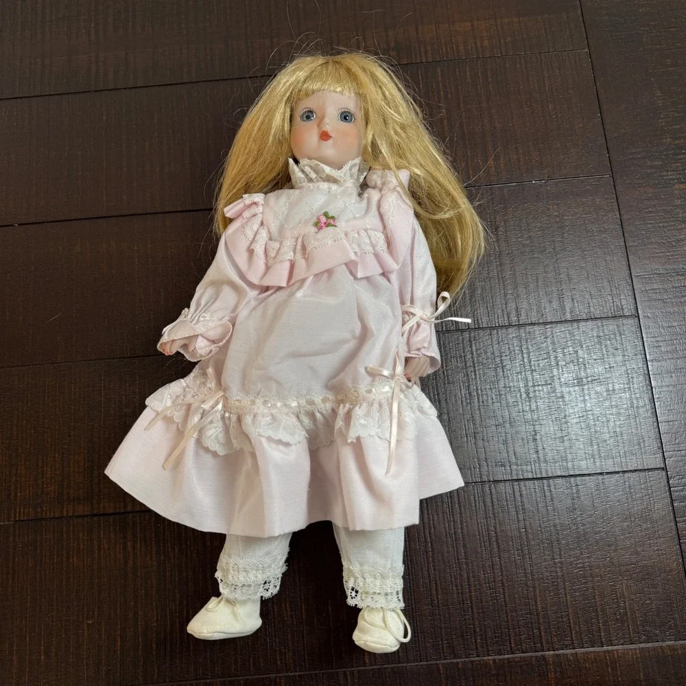 Memories Gone By Noble Arts Inc Porcelain Doll Pink Lace Dress 16 inch‎ Vintage